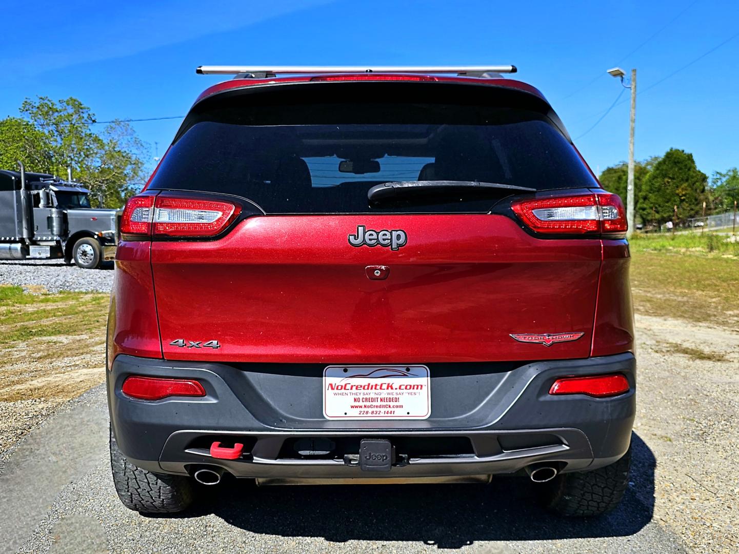 2014 Red Jeep Cherokee Trailhawk 4WD (1C4PJMBS2EW) with an 3.2L V6 DOHC 24V engine, 9-Speed Automatic transmission, located at 18001 Kellogg Rd, Saucier, MS, 39574, (228) 832-1441, 39.421459, -76.641457 - Photo#7